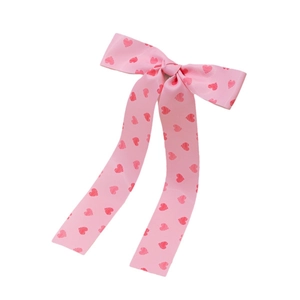 Nœud à cheveux en satin rose avec motifs de cœurs rouges pour femmes style estival