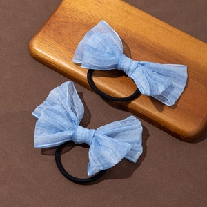 Lot de deux élastiques à cheveux en maille bleu clair avec nœuds scintillants