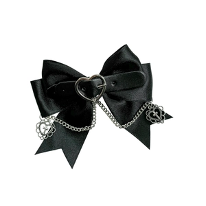Barrette nœud noir style gothique lolita avec chaînes à pendentifs cœur et croix