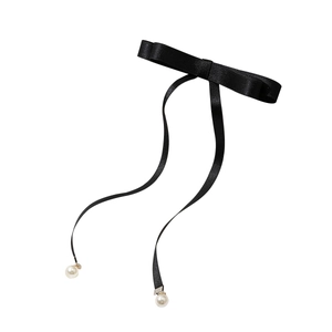 Barrette à cheveux élégante en satin noir avec rubans et perles pendantes