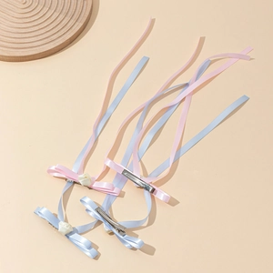 Fermagli per capelli con fiocchi in nastro rosa e blu e rose bianche stile balletcore