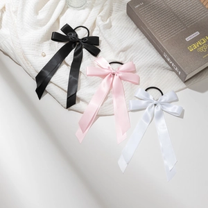 Chouchous élégants avec nœud en satin noir, rose et blanc pour un look féminin raffiné