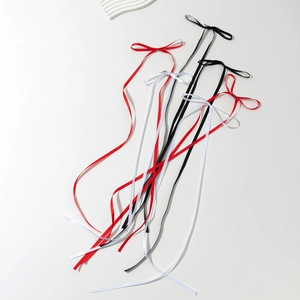 Barrettes noeud style ballerine avec longs rubans en satin en rouge, blanc et noir