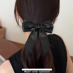 Eleganter schwarzer Satin-Haarclip mit Schleife und langen Bändern für hohe Pferdeschwänze