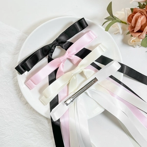 Elegante set di fermagli per capelli con fiocchi in raso nero rosa e crema da donna