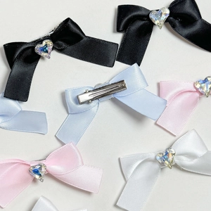 Set di fermagli per capelli a fiocco in raso con strass a cuore in vari colori