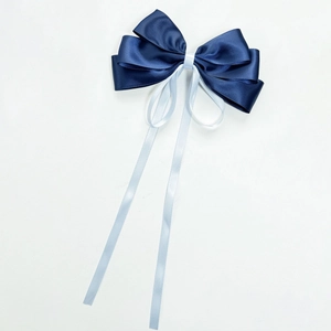 Barrette élégante en satin bleu bicolore avec longs rubans et nœud multicouche soyeux