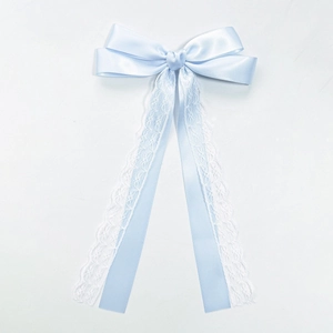 Pince à cheveux élégante en satin bleu clair avec dentelle blanche et longs rubans