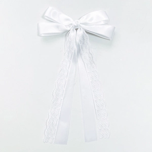 Barrette à nœud en dentelle blanche avec rubans de satin double épaisseur et motifs