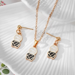 Set Halloween con collana e orecchini a mummia in lega dorata e smalto bianco e nero