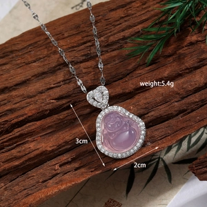 Détail du pendentif Bouddha avec zircon rose et chaîne en acier argenté pesant 5,4g