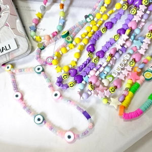 Dragonne de téléphone en perles résine colorées style Y2K avec lettres AMORE et fruits