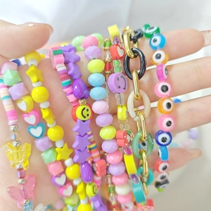 Cordons de téléphone en perles de résine avec breloques étoiles coeurs et sourires