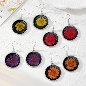 Handmade Round Resin Real Dried Flower Daisy Dangle Earrings For Women Bohemian Botanical Floral Drop Jewelry Gift