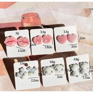 Charmant ensemble de boucles d'oreilles en résine floquée avec cœurs, pandas et chiots