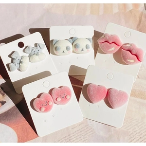 Set de boucles d'oreilles en résine floquée avec motifs chiot, panda, cœur et fleur
