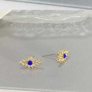 Boucles d'oreilles œil porte-bonheur vintage dorées avec pierres bleues et cristaux
