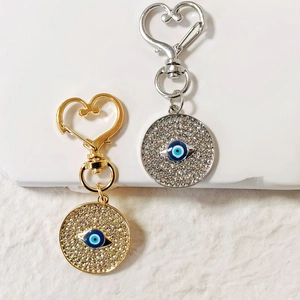 Portachiavi a cuore Evil Eye con strass di cristallo in finitura dorata e argentata lucida