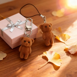 Porte-clés Ours 3D en Résine Floquée Mignon pour Femmes Filles Pendentif de Sac Animal de Dessin Animé Accessoire de Bijoux