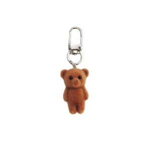 Porte-clés ours floqué marron avec fermoir en métal argenté sur fond blanc épuré