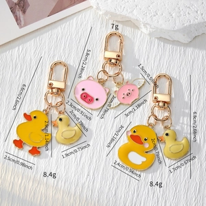 Detailed size and weight specs for cute cartoon duck and flying pig alloy keychains