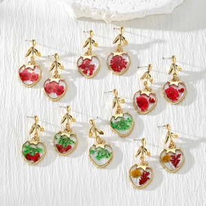Handmade Dried Flower Resin Heart Drop Earrings For Women Vintage Gold Leaf Alloy Earrings Natural Plant Morandi Jewelry