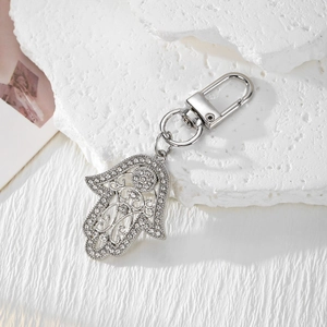 Porte-clés Main de Fatma en argent avec strass brillants et fermoir mousqueton rotatif