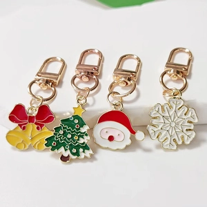 Set di quattro portachiavi natalizi in lega con Babbo Natale, albero e fiocco di neve