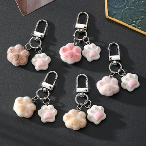 Simpatico Portachiavi a Zampa di Gatto Floccata Con Ciondolo in Resina e Peluche per Borse Gioielli Kawaii Cartone Animato