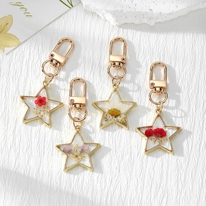 Star Shaped Resin Keychain With Real Dried Flower Gold Alloy Frame Transparent Bag Charm Pendant For Women Girls Daily Accessory