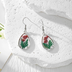 Boucles d'oreilles en résine goutte d'eau avec fleurs séchées rouges, feuilles et perles