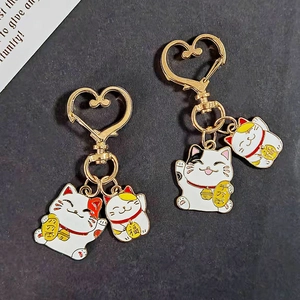 Porte-clés Chat de la Fortune en Alliage Style Japonais avec Anneau Coeur Pendentif de Sac Maneki Neko Cadeau pour Femme