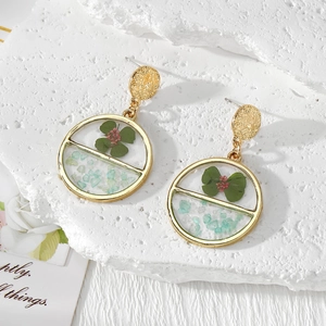 Handmade gold geometric earrings with real four-leaf clover resin and blue crushed stone