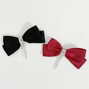 Barrettes à nœud en satin noir et rouge vin avec pompons en strass étincelants