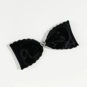 Barrette à cheveux nœud en résille noire avec strass en forme de cœur et bords ondulés