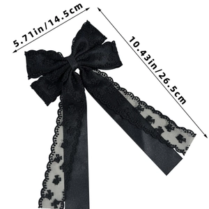 Dimensions du nœud à cheveux en dentelle noire montrant 14,5 cm de large et 26,5 cm de long