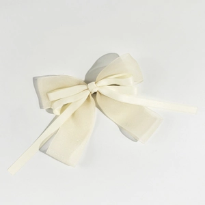 Barrette nœud élégante en maille crème avec rubans pour une coiffure de style princesse