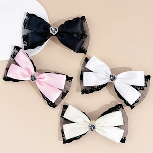 Barrettes à nœuds en dentelle avec strass en cœur en noir, rose, blanc et beige