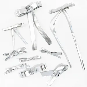 Fermaglio per Capelli in Pelle Argento Metallizzato con Rosa e Fiocco Elegante Forcina con Nastro Lungo Accessori per Capelli