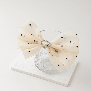 Barrette nœud en tulle crème à pois noirs avec un cœur en strass étincelant de luxe