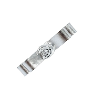 Elegante fermaglio per capelli con rosa in pelle argento e finitura metallica