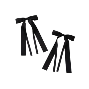 Paire de barrettes à nœuds en ruban noir avec longs rubans de style ballet minimaliste