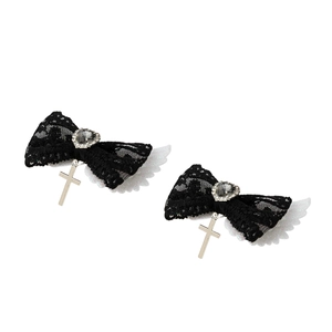 Barrettes gothiques ailes blanches et dentelle noire avec cœur et pendentif croix argent