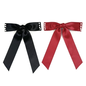Barrette à cheveux élégante en satin avec perles blanches en noir et bordeaux