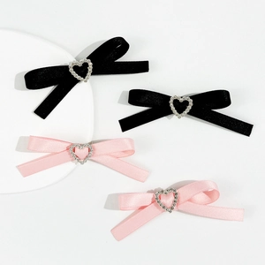Barrettes à Cheveux Nœud en Satin Doux Avec Ornement Cœur en Strass Nœud Mignon Pince à Bec de Canard Bijoux pour Femmes