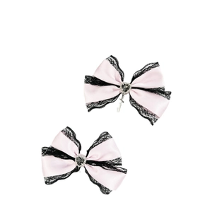 Pinzas para el pelo de satén rosa con encaje negro, gema de corazón y cristales góticos