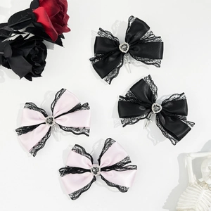 Pinzas para el pelo góticas de encaje con corazón de cristal y cruz en negro y rosa claro
