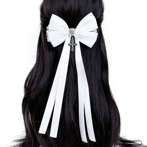 Pince à cheveux nœud Lolita blanc avec strass cœur, dentelle et pendentif croix argent