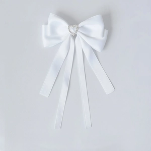 Barrette nœud en satin blanc avec strass en cœur et longs rubans élégants