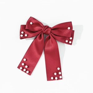 Barrette à cheveux élégante en satin rouge foncé avec perles et rubans fluides